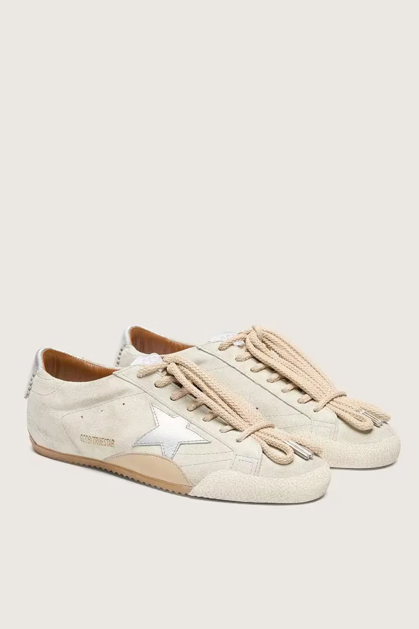 Minimal sneakers trend 2026